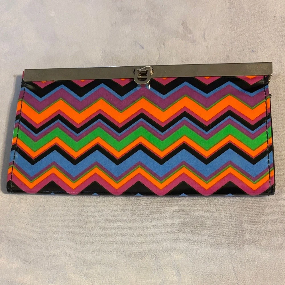 Multicolor Chevron Pattern Wallet - Picture 1 of 7